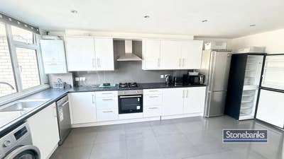 Stunning double rooms Available All bills INC Main Photo
