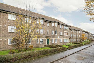 2 Bed Flat Close to Hounslow West Main Photo