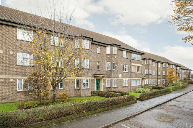 2 Bed Flat Close to Hounslow West Main Photo