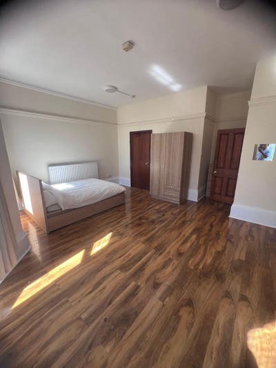  Ensuite Rooms to Rent – NN2 6Jf Main Photo