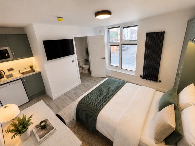 **All Bills Inc. Luxury self contained studio** Main Photo