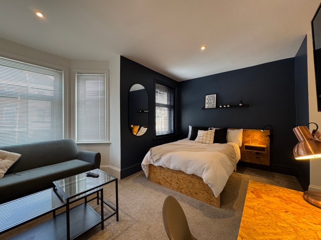 Studio-Style Ensuite | Sofa | Kitchenette | WFH Main Photo