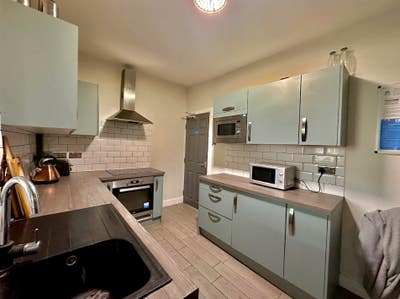 Stylish Shared Living, Pindar St Main Photo