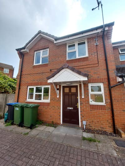 Spacious 4 bed house in Rugby for &pound;1100 pcm Main Photo