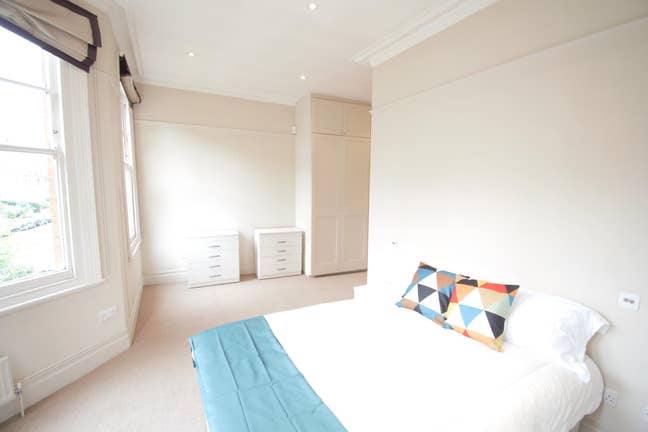 Massive Double - Moder Property ! NW2  Main Photo