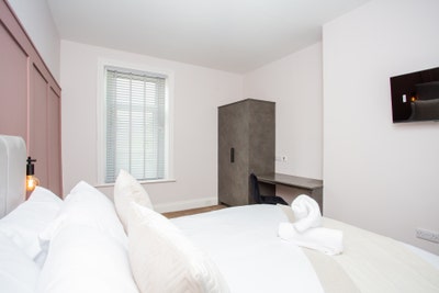High end newly refurbished house share Main Photo