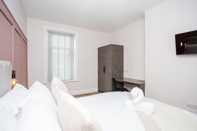 High end newly refurbished house share Main Photo