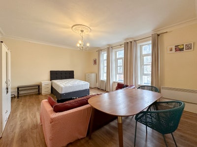 Kilburn - 2 Amazing bedrooms getting free soon! Main Photo