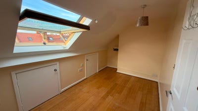 Spacious Studio / 1 Bedroom Flat To Let - SW17!  Main Photo