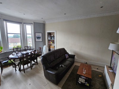 Double room for rent on street parking  Main Photo