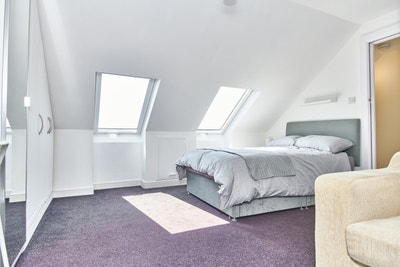 En-suite Double Room in Kingswood! Main Photo