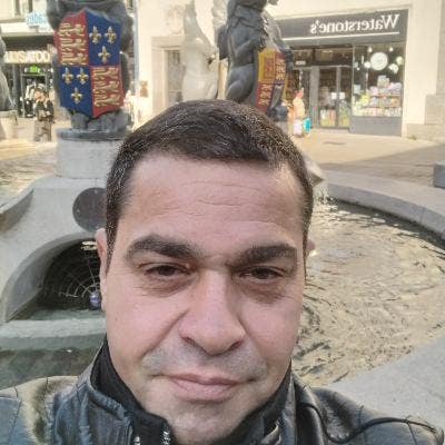 Professional Male seeks a single or double room Main Photo