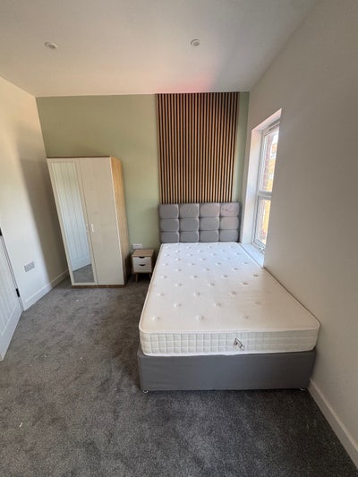 Spacious 6-Bedroom House Share B64 🏡💥✨ Main Photo