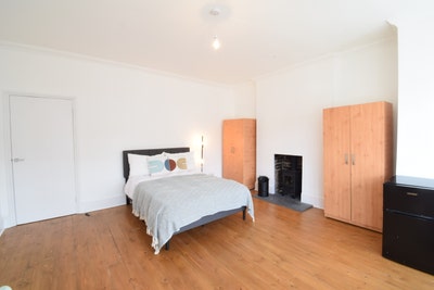 2 rooms -All bills in - 3 min From Jubilee Line !  Main Photo