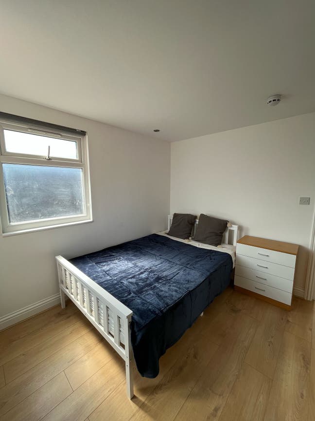 Modern & Lovely Room in NW2 Main Photo