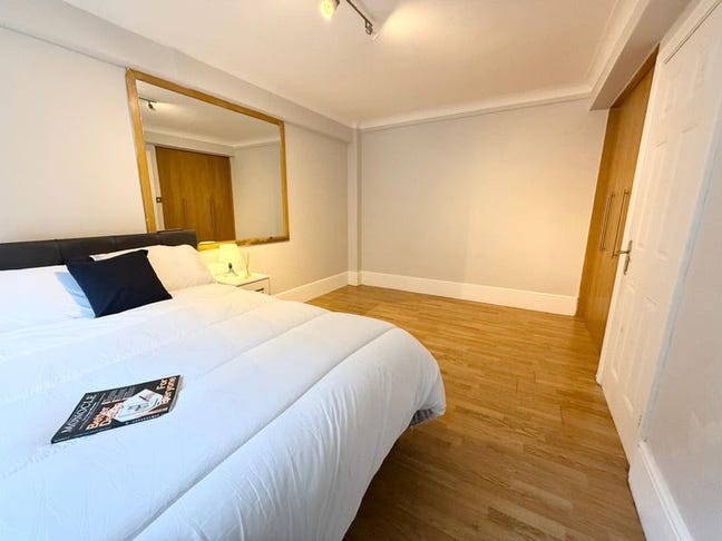 🏞HUGE ROOM- Hyde Park | Living Room+24/7 Concierge Main Photo