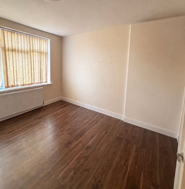 Double room available in Redbridge IG1  Main Photo
