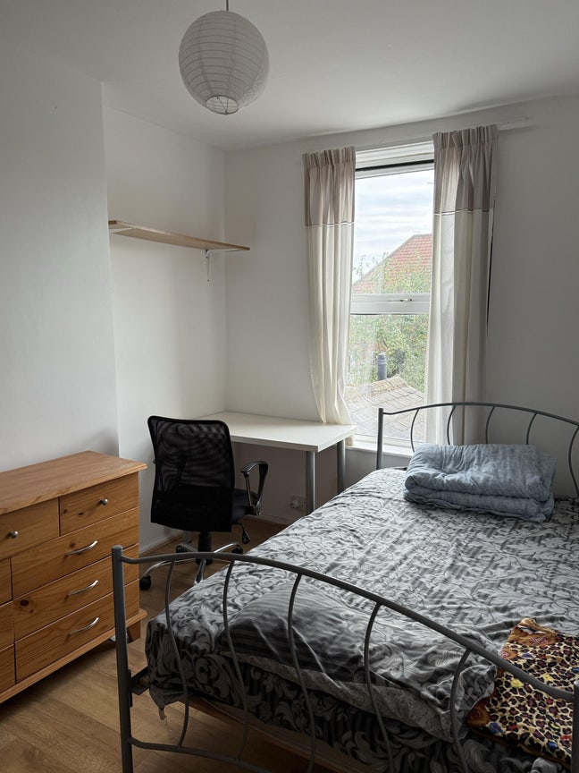 Room in 3 Bed House - NG7 Main Photo