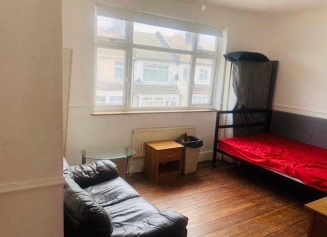 Large master bedroom available  Main Photo