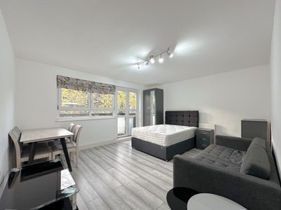 2 Newly Refurbished Rooms in West Ken Main Photo