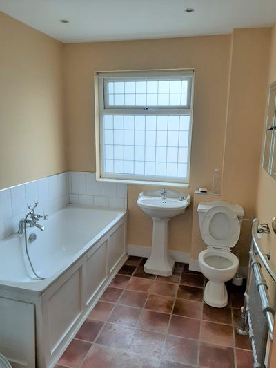 Double Room Queensbury Bills Included  Main Photo