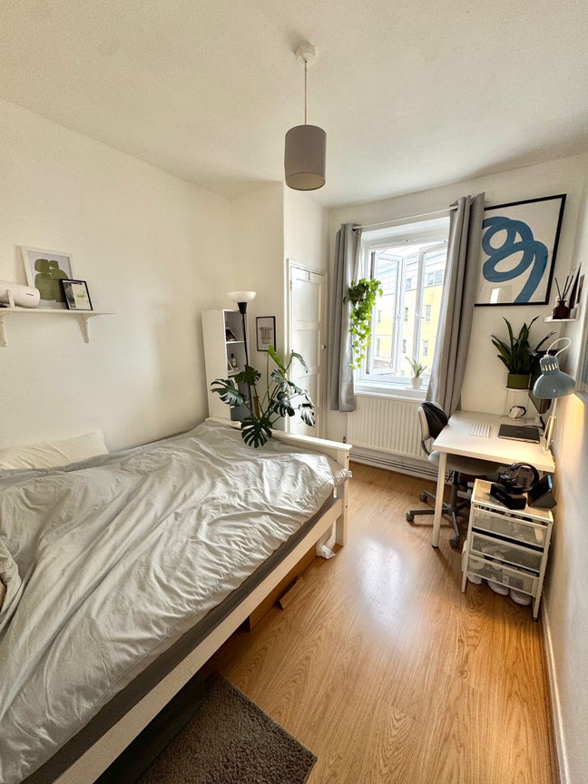 Next to London Bridge- double room in October! 25N Main Photo