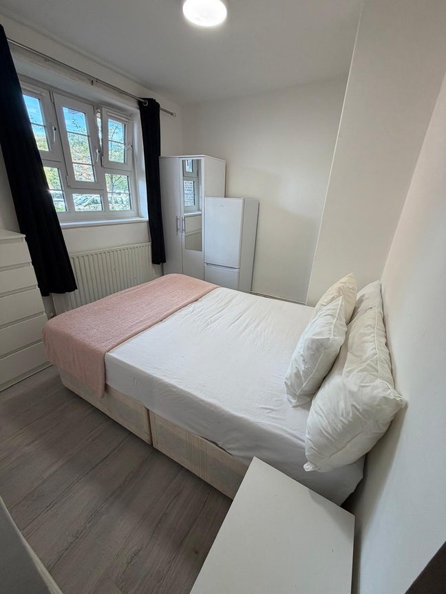 Spacious double rooms in mile end  Main Photo