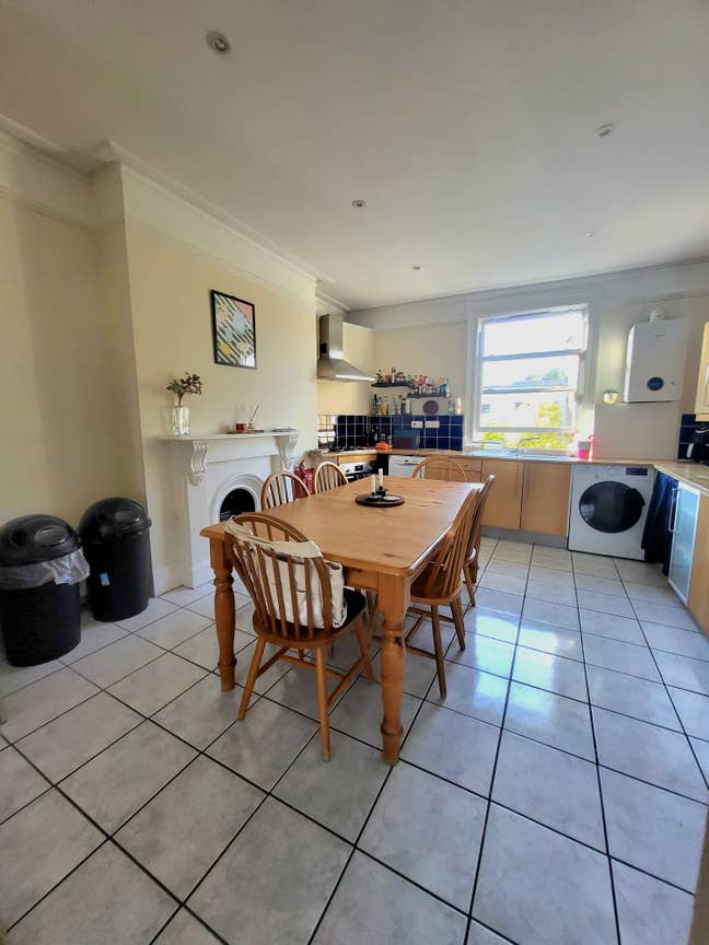 Sunny cosy room Main Photo