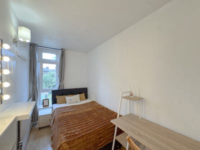 Double Room in Abbey Rd - Available Now Main Photo