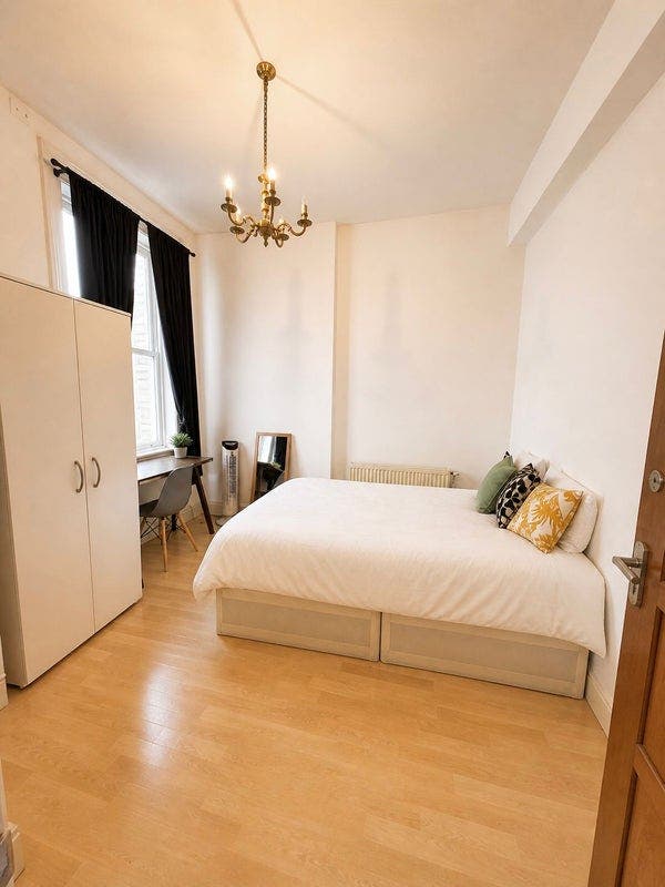 2 Rooms- Short Term (1 Month)- Hyde Park Mansions  Main Photo