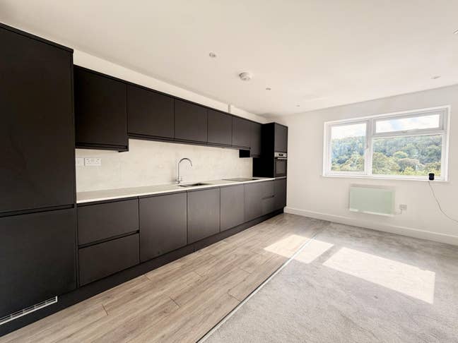 Stunning 2 Bedroom Maisonette CR8 Main Photo