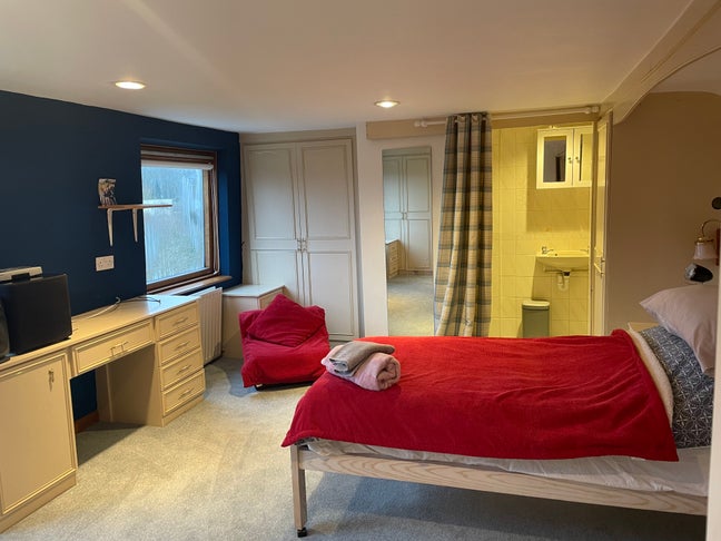 En-suite double and single rooms available in City Main Photo