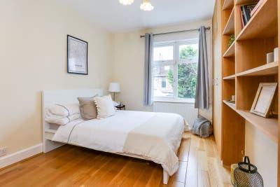 Double room / Mortlake station Main Photo