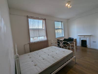 3/4 Bedroom House (HMO Licensed)-LU2 High Town Rd Main Photo