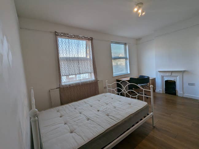 3/4 Bedroom House (HMO Licensed)-LU2 High Town Rd Main Photo