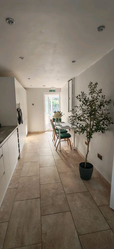 Double bedrooms in a 3 bedroom semi detached house Main Photo