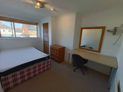 Double Bedroom with Cleaner Close to Centre & Sea Main Photo