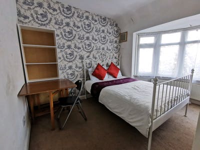 Large Double Room Walking Distance Hayes Station Main Photo