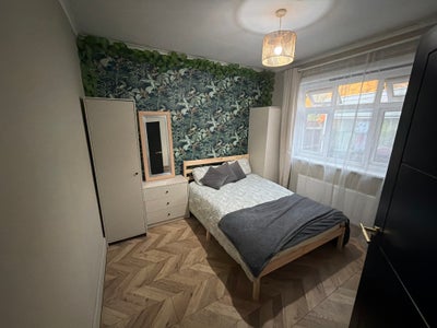 Double room available in a newly renovated bungalo Main Photo