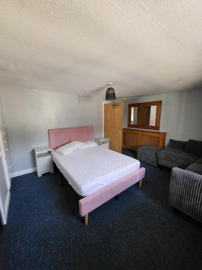 Large double room Main Photo