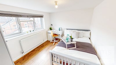 Room available in 6 bed house Main Photo