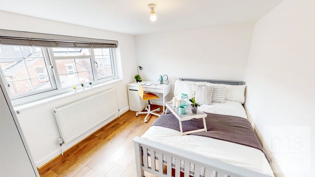 Room available in 6 bed house Main Photo