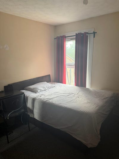 Room with double bed in a shared house  Main Photo