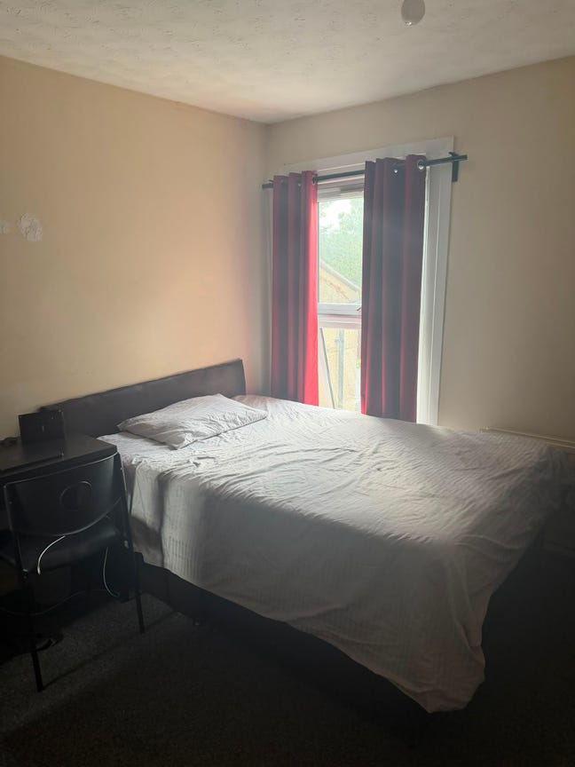 Room with double bed in a shared house  Main Photo