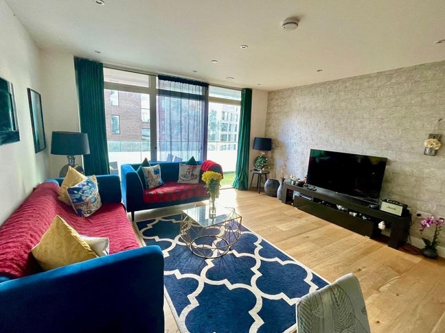 Fully furnished house in North Greenwich  Main Photo