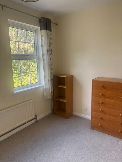 Small double room - Maidenhead Main Photo