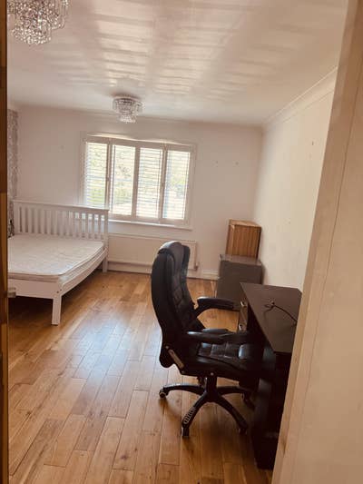 Large Double Room (HMO Licensed) Main Photo