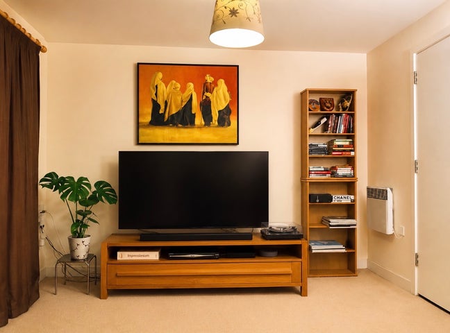 Spacious Furnished 1-Bed Apartment | Burford Wharf Main Photo