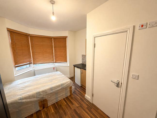 DSS-Studio Flat Available in Belvedere Erith DA8 Main Photo