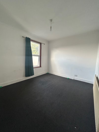 Exceptional Spacious 3 Bed Flat Main Photo